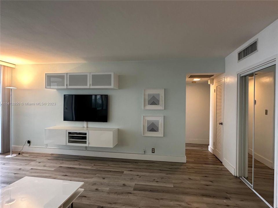 Recently Rented: $3,149 (1 beds, 1 baths, 837 Square Feet)