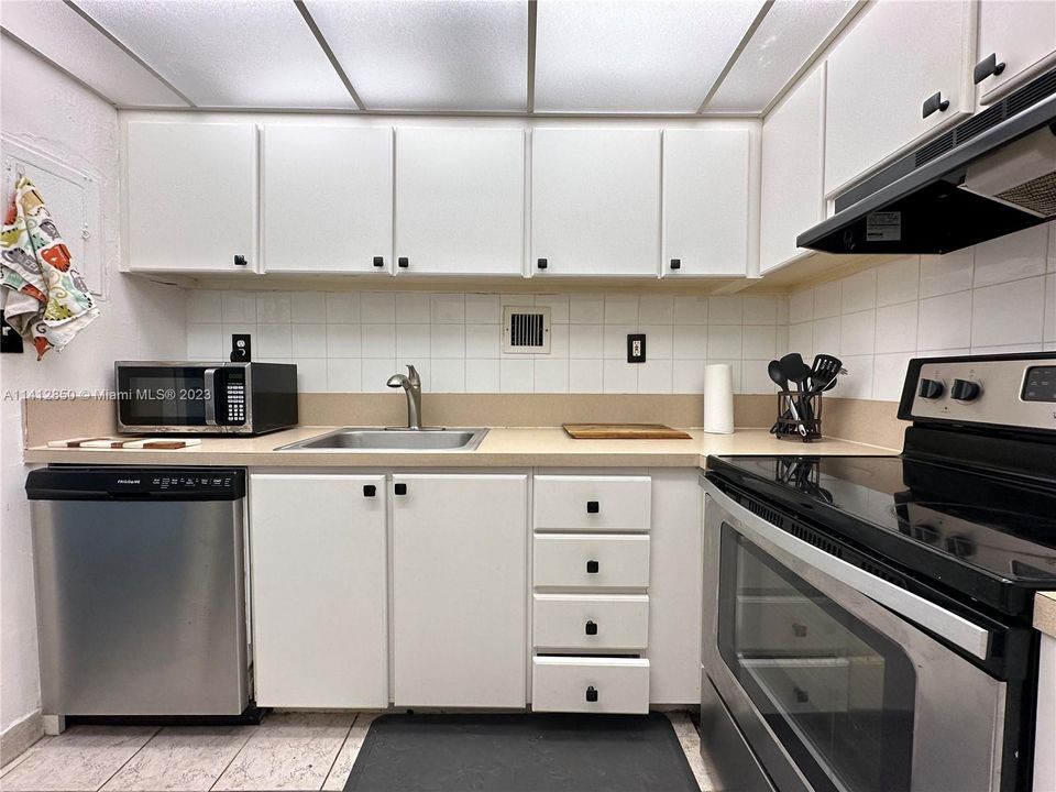 Recently Rented: $3,149 (1 beds, 1 baths, 837 Square Feet)