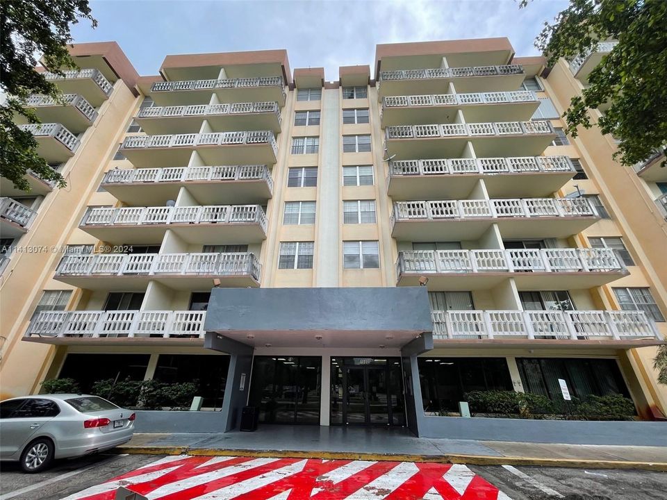 Active With Contract: $168,000 (1 beds, 1 baths, 840 Square Feet)