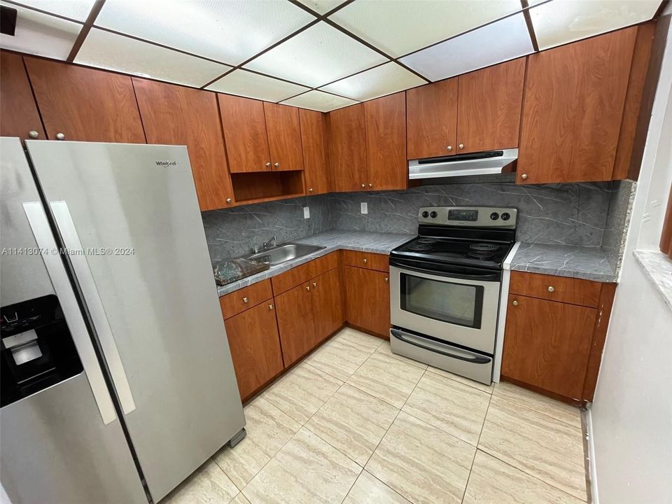 Active With Contract: $168,000 (1 beds, 1 baths, 840 Square Feet)