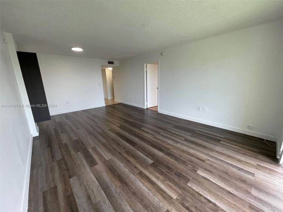 Active With Contract: $168,000 (1 beds, 1 baths, 840 Square Feet)