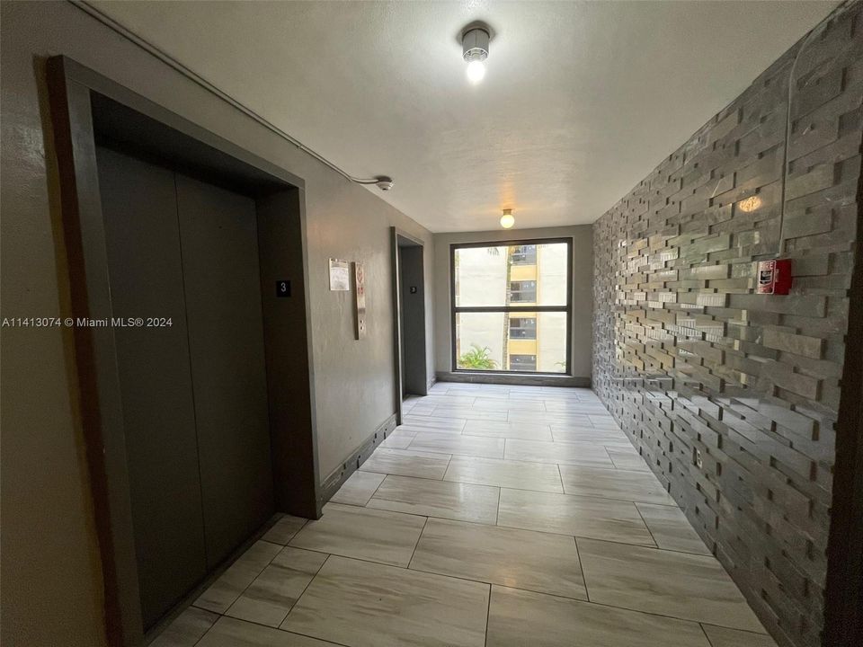 Active With Contract: $168,000 (1 beds, 1 baths, 840 Square Feet)