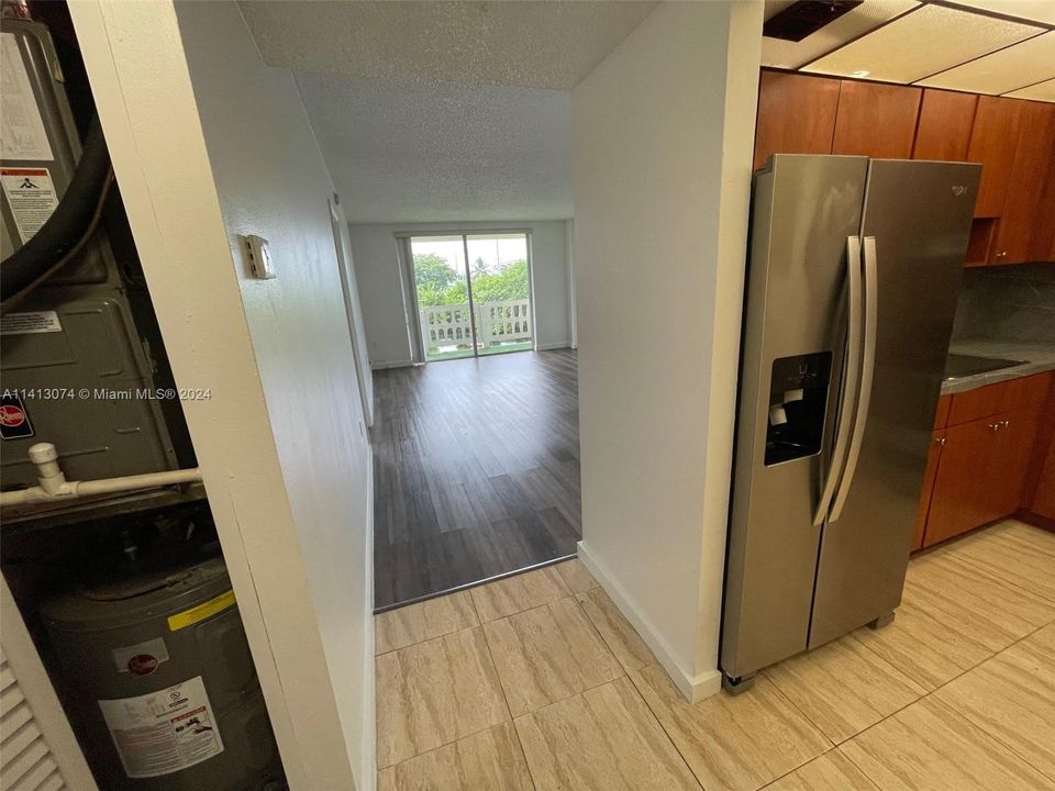 Active With Contract: $168,000 (1 beds, 1 baths, 840 Square Feet)