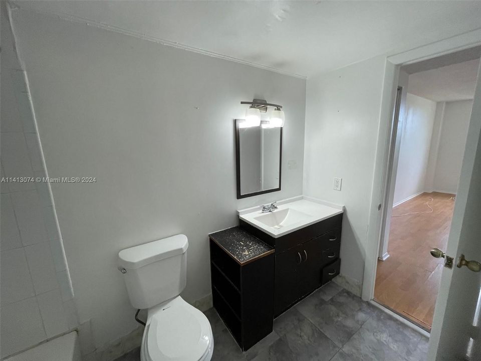 Active With Contract: $168,000 (1 beds, 1 baths, 840 Square Feet)