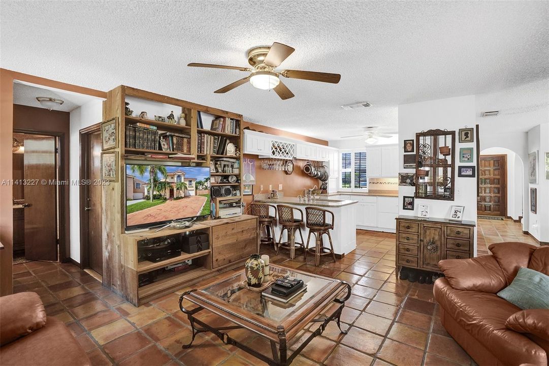 Recently Sold: $579,000 (3 beds, 2 baths, 1816 Square Feet)