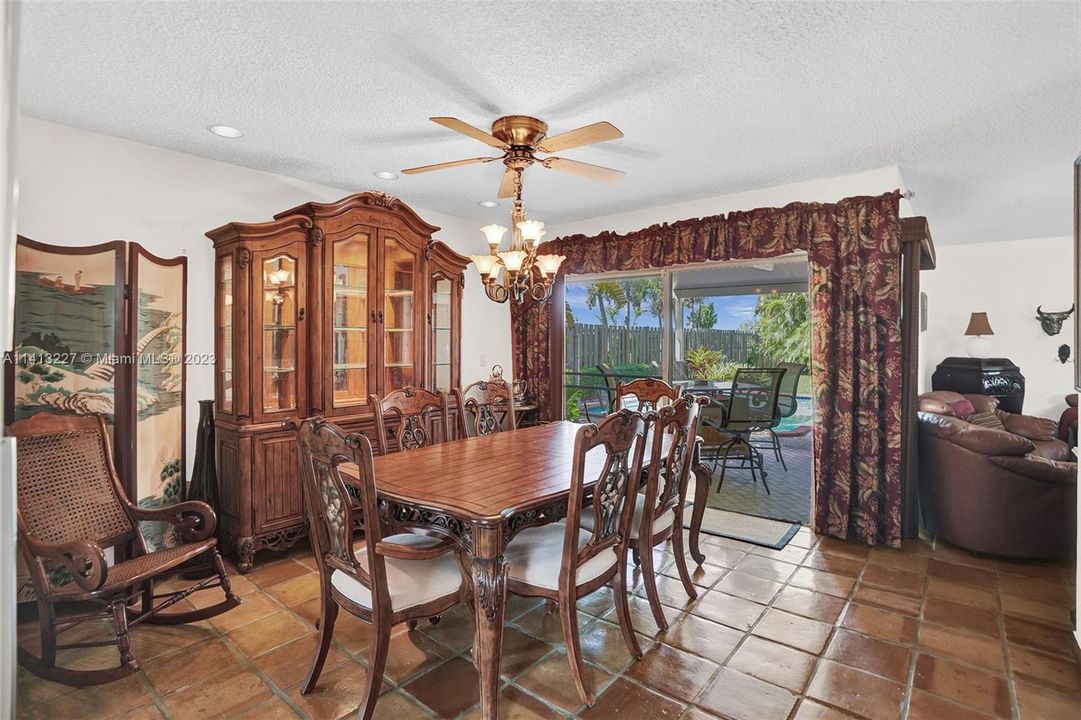 Recently Sold: $579,000 (3 beds, 2 baths, 1816 Square Feet)