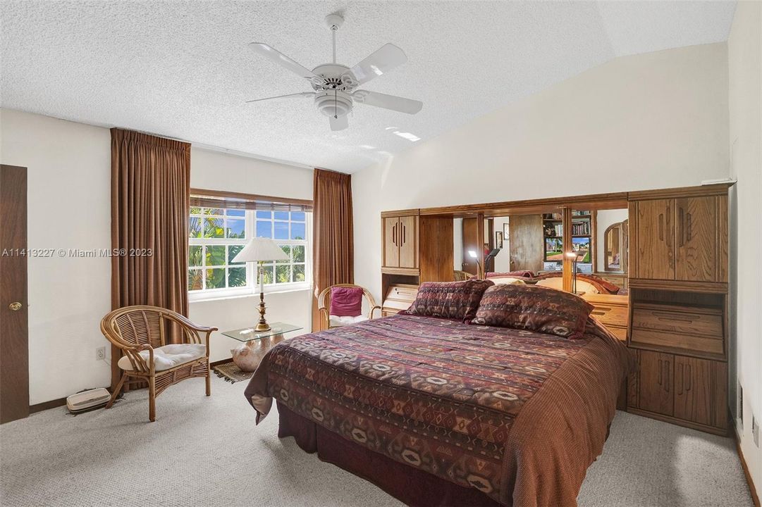 Recently Sold: $579,000 (3 beds, 2 baths, 1816 Square Feet)