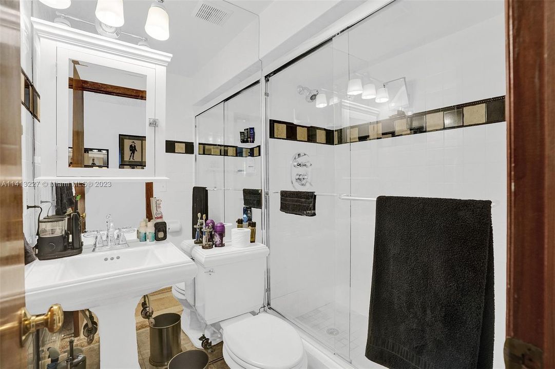 Recently Sold: $579,000 (3 beds, 2 baths, 1816 Square Feet)