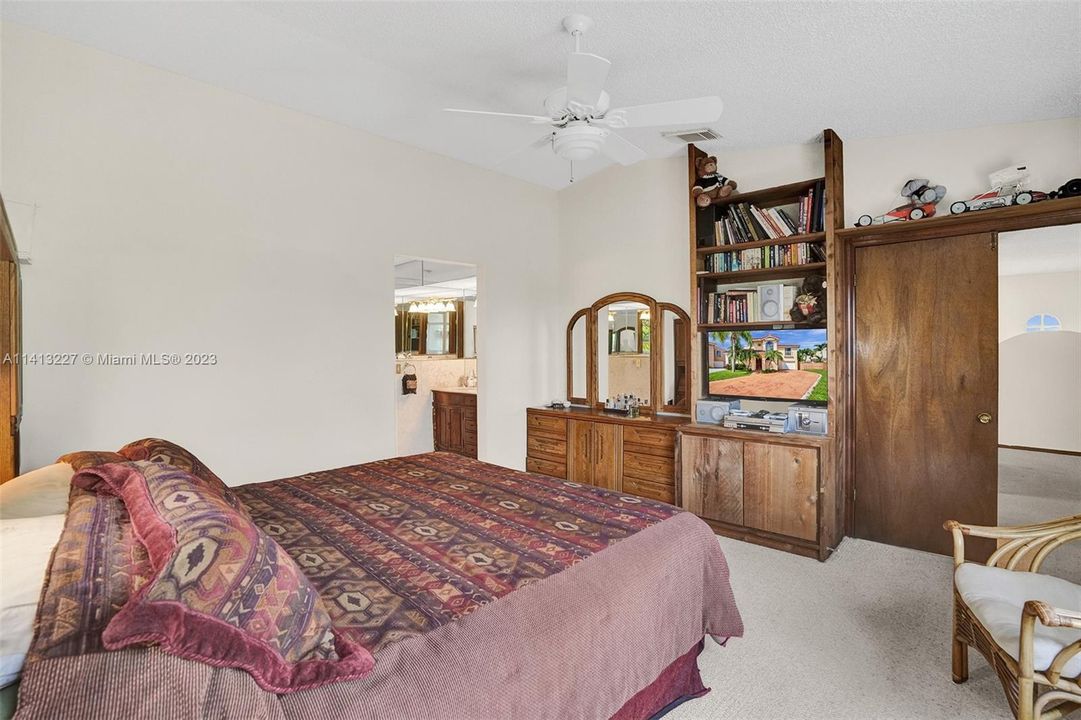 Recently Sold: $579,000 (3 beds, 2 baths, 1816 Square Feet)