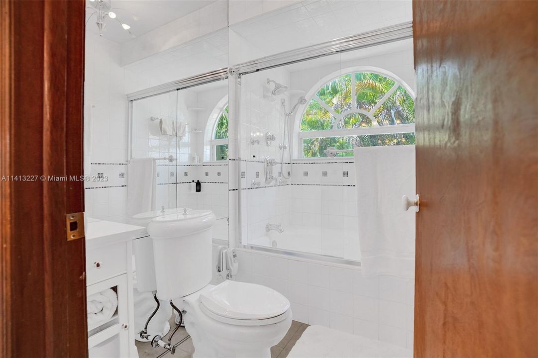 Recently Sold: $579,000 (3 beds, 2 baths, 1816 Square Feet)