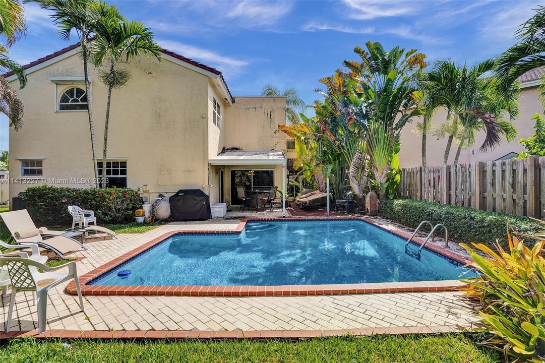 Recently Sold: $579,000 (3 beds, 2 baths, 1816 Square Feet)