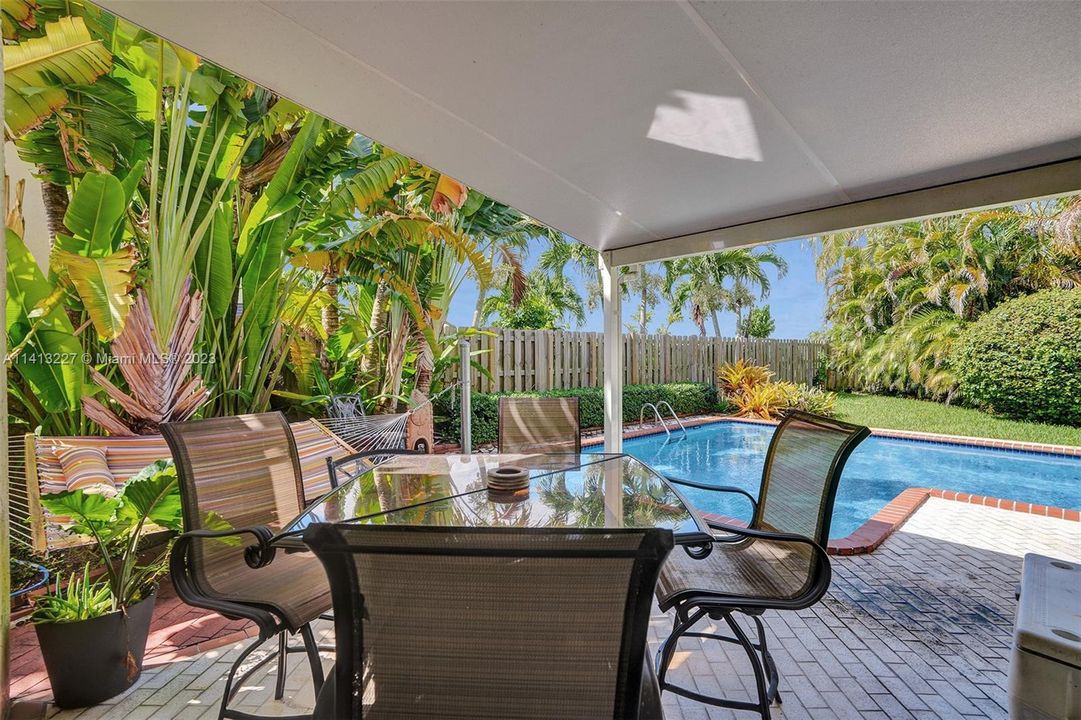 Recently Sold: $579,000 (3 beds, 2 baths, 1816 Square Feet)