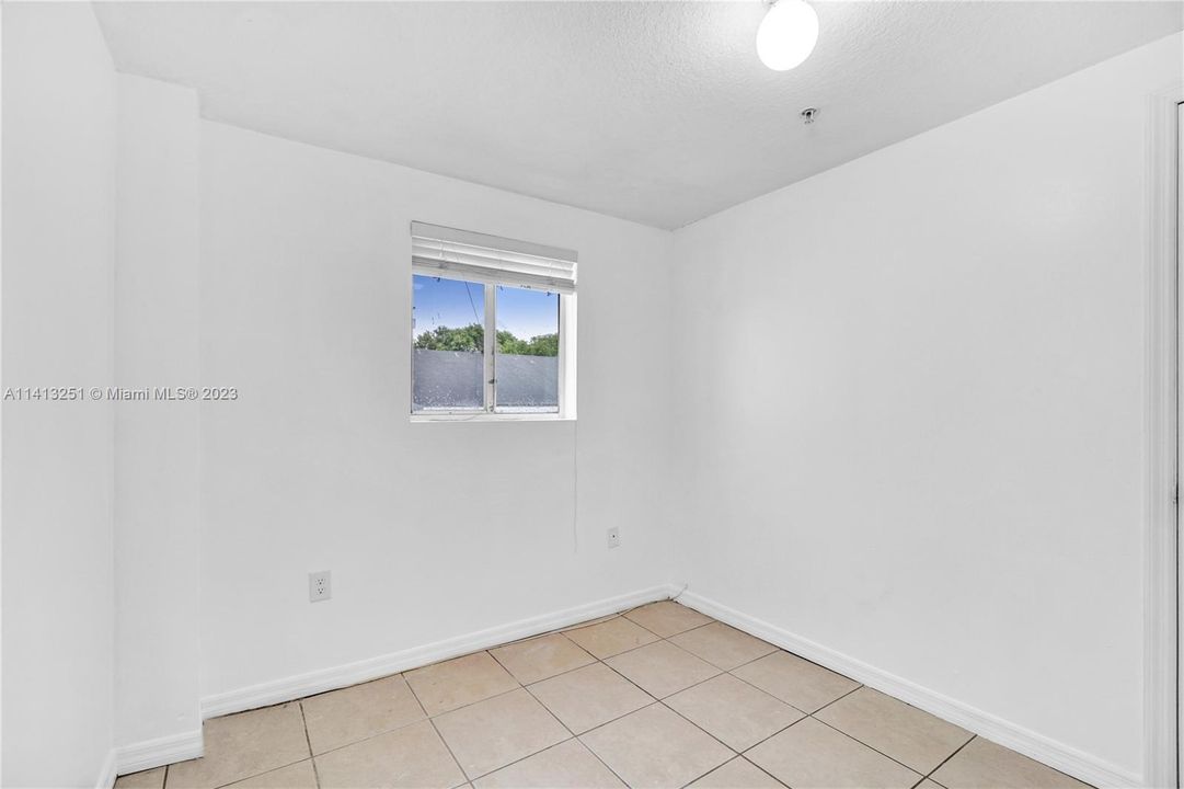 For Sale: $260,000 (2 beds, 1 baths, 679 Square Feet)