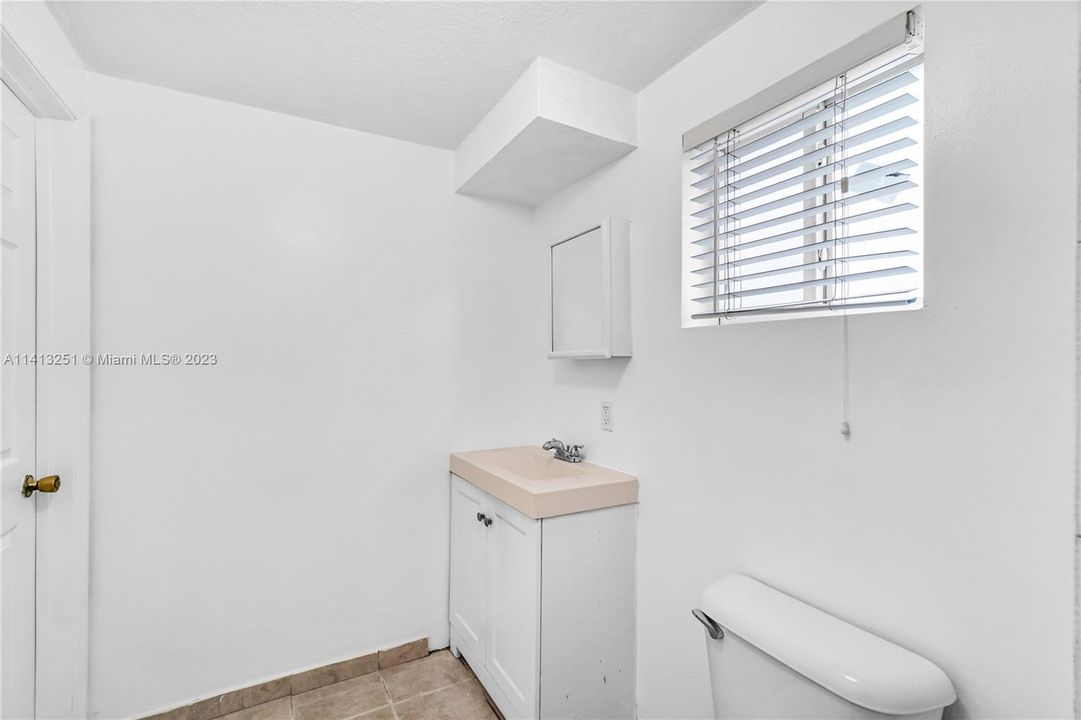 For Sale: $260,000 (2 beds, 1 baths, 679 Square Feet)