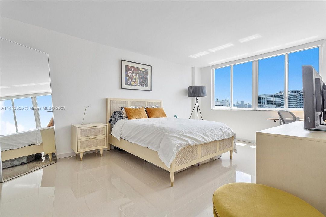 Recently Sold: $405,000 (1 beds, 1 baths, 718 Square Feet)