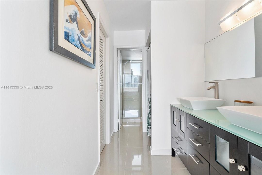 Recently Sold: $405,000 (1 beds, 1 baths, 718 Square Feet)
