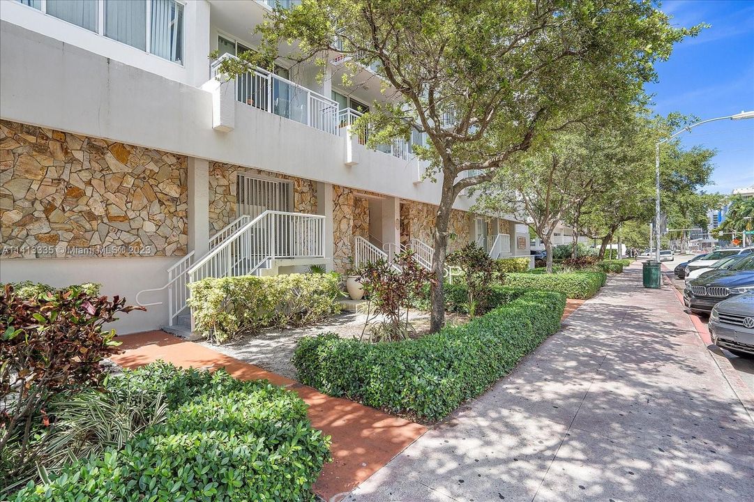 Recently Sold: $405,000 (1 beds, 1 baths, 718 Square Feet)