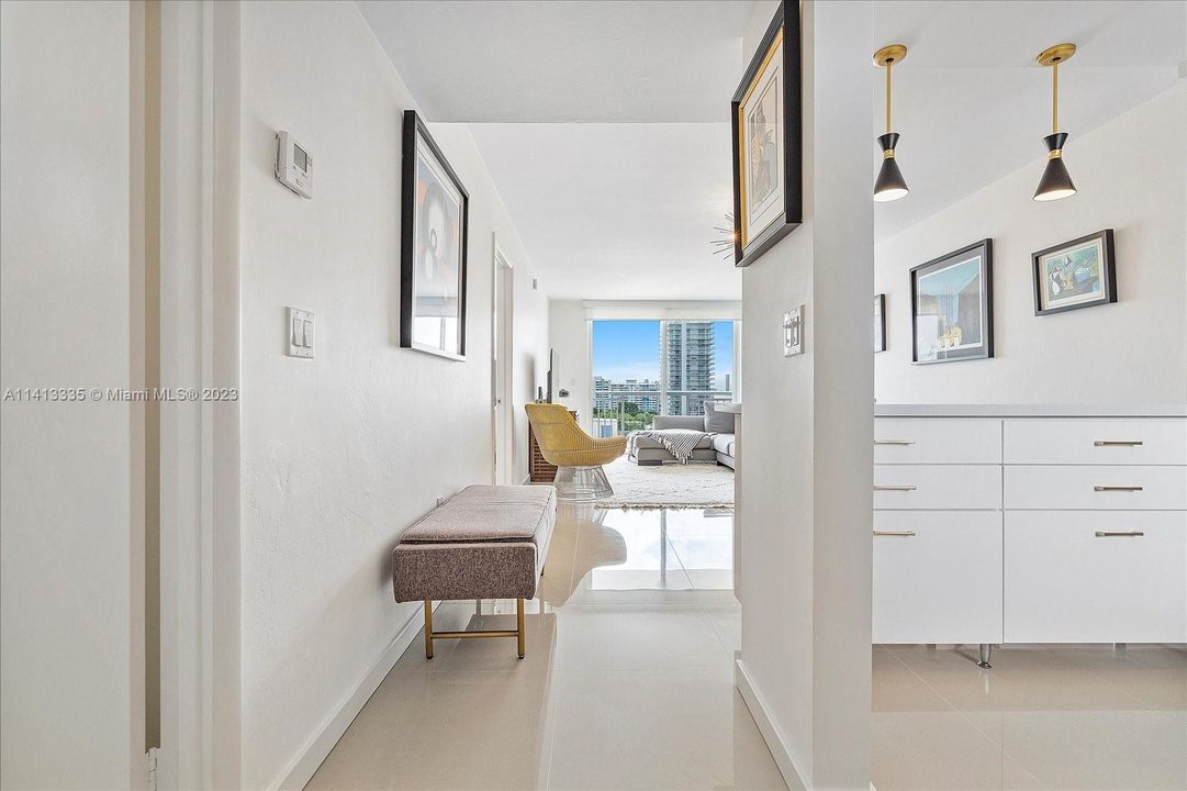 Recently Sold: $405,000 (1 beds, 1 baths, 718 Square Feet)