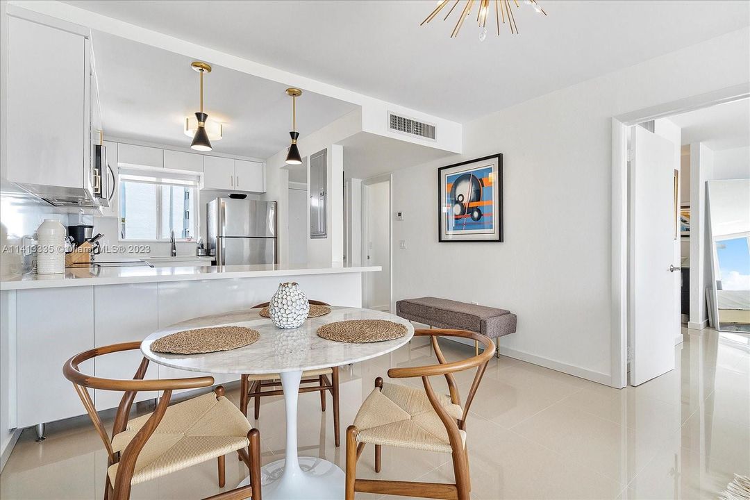 Recently Sold: $405,000 (1 beds, 1 baths, 718 Square Feet)