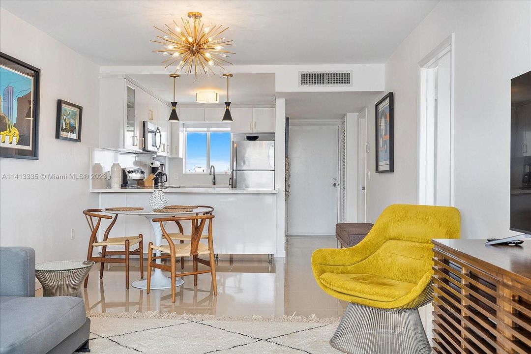 Recently Sold: $405,000 (1 beds, 1 baths, 718 Square Feet)