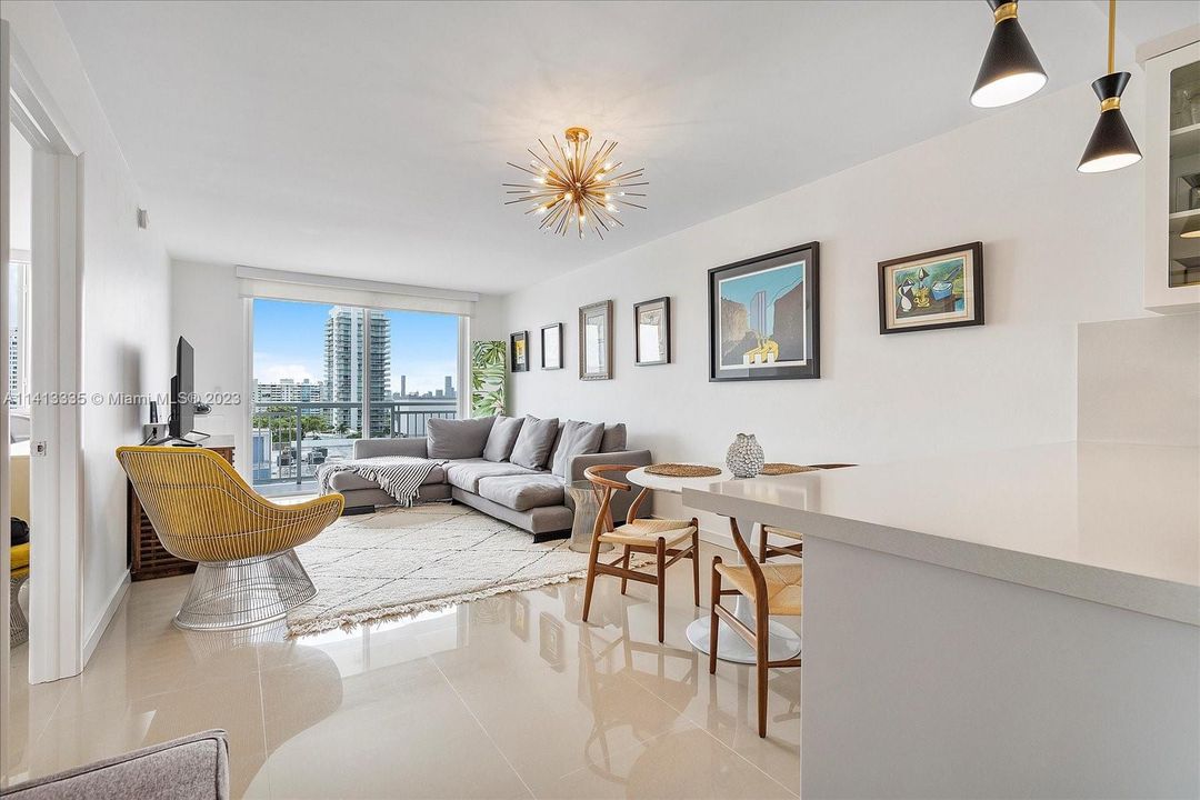 Recently Sold: $405,000 (1 beds, 1 baths, 718 Square Feet)