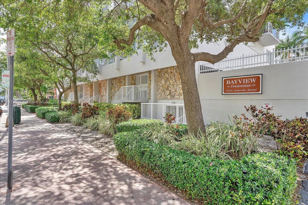 Recently Sold: $405,000 (1 beds, 1 baths, 718 Square Feet)