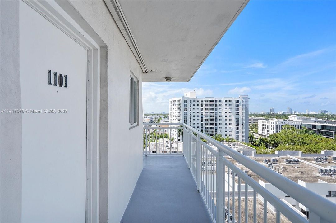 Recently Sold: $405,000 (1 beds, 1 baths, 718 Square Feet)