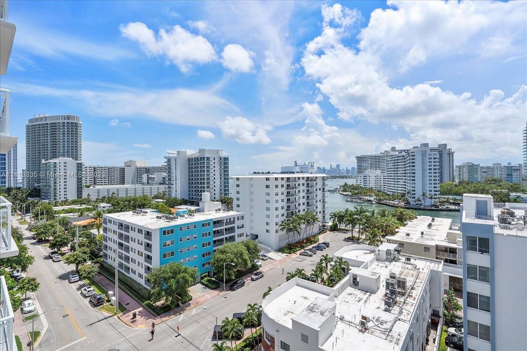 Recently Sold: $405,000 (1 beds, 1 baths, 718 Square Feet)