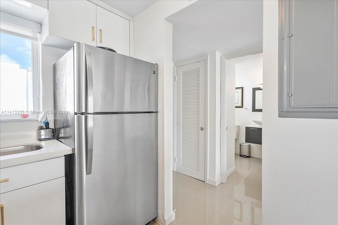 Recently Sold: $405,000 (1 beds, 1 baths, 718 Square Feet)