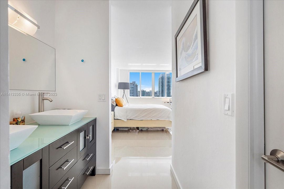 Recently Sold: $405,000 (1 beds, 1 baths, 718 Square Feet)