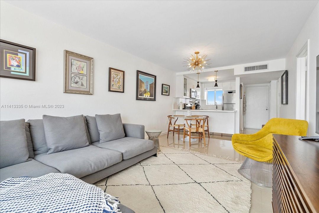 Recently Sold: $405,000 (1 beds, 1 baths, 718 Square Feet)