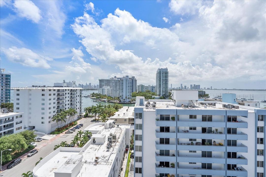 Recently Sold: $405,000 (1 beds, 1 baths, 718 Square Feet)