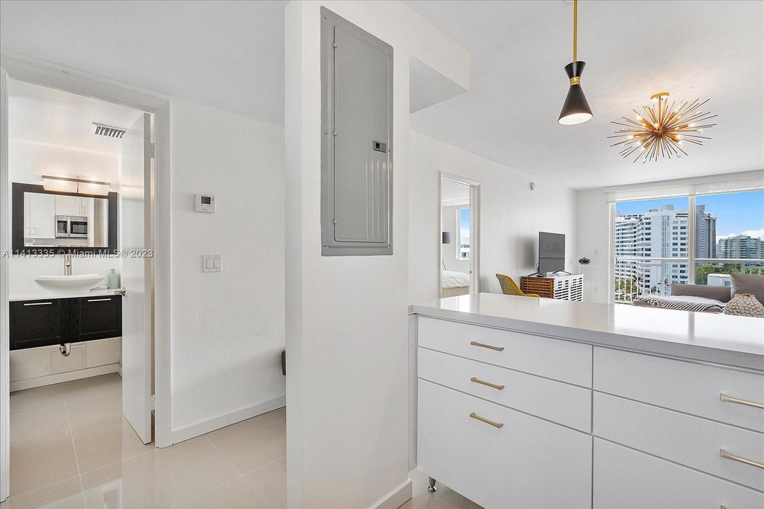 Recently Sold: $405,000 (1 beds, 1 baths, 718 Square Feet)