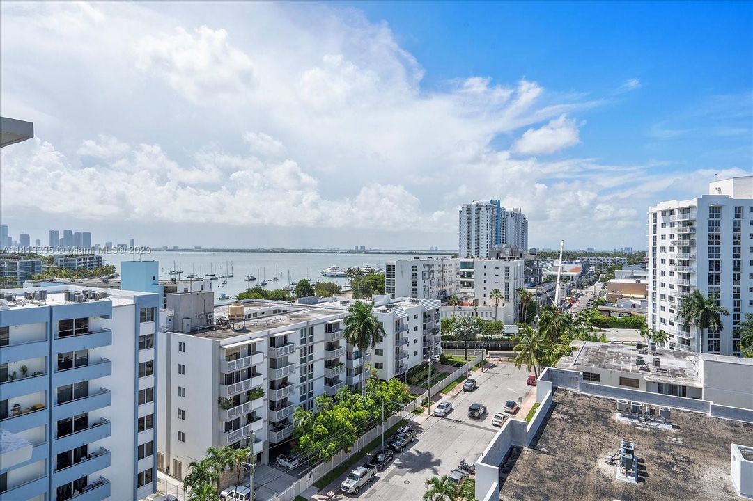 Recently Sold: $405,000 (1 beds, 1 baths, 718 Square Feet)