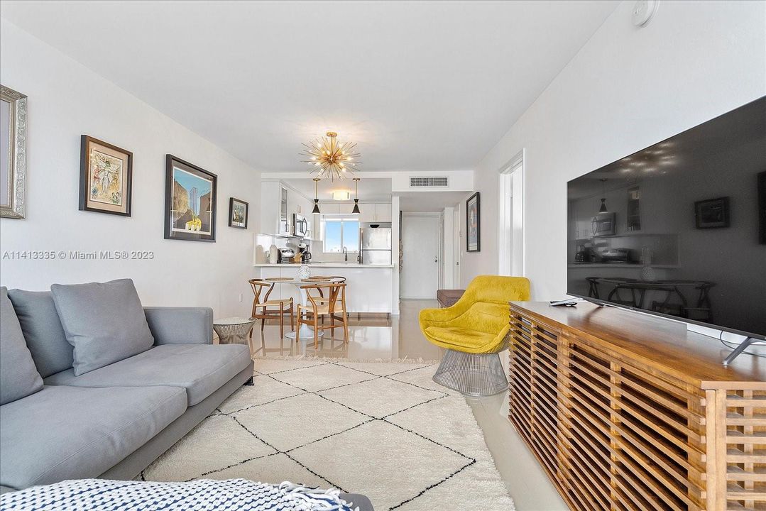 Recently Sold: $405,000 (1 beds, 1 baths, 718 Square Feet)