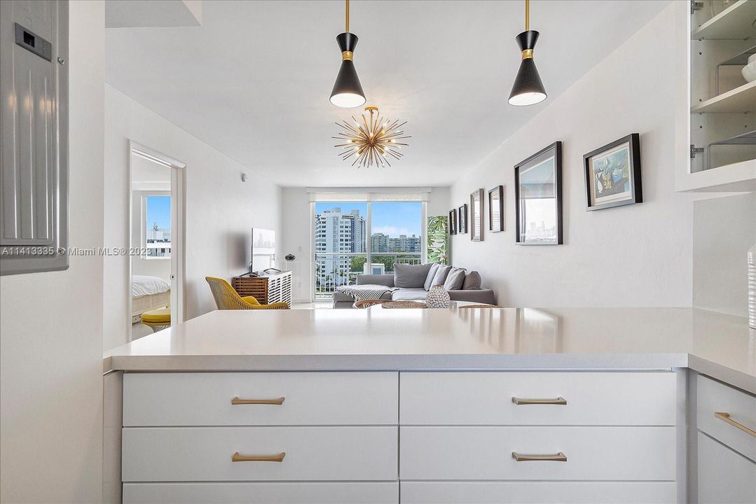 Recently Sold: $405,000 (1 beds, 1 baths, 718 Square Feet)