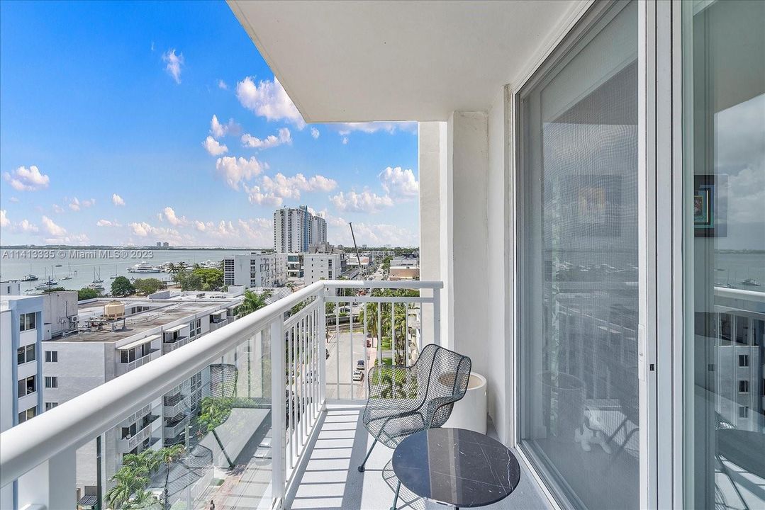 Recently Sold: $405,000 (1 beds, 1 baths, 718 Square Feet)