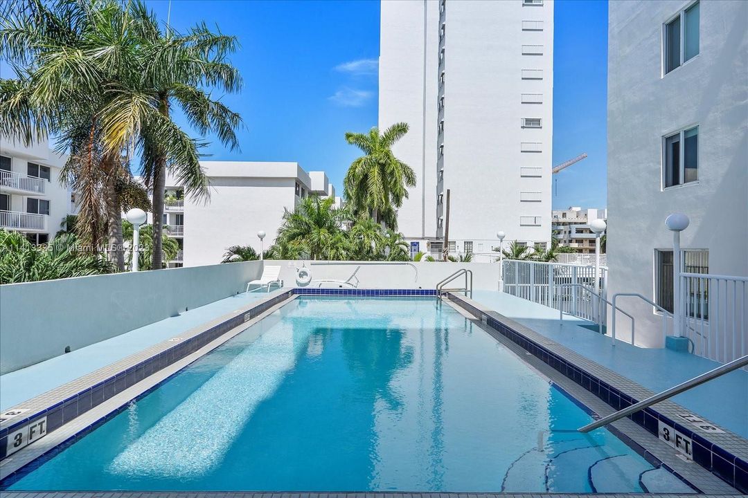 Recently Sold: $405,000 (1 beds, 1 baths, 718 Square Feet)