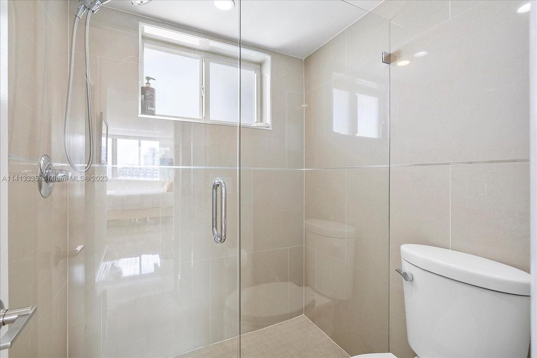 Recently Sold: $405,000 (1 beds, 1 baths, 718 Square Feet)