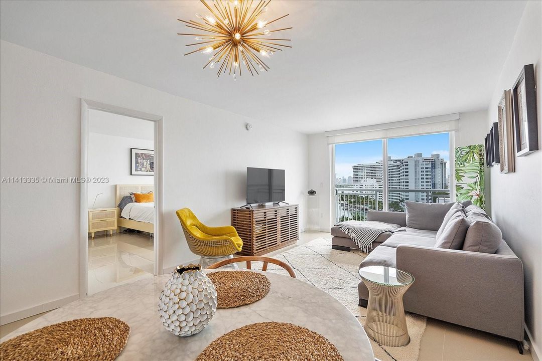 Recently Sold: $405,000 (1 beds, 1 baths, 718 Square Feet)