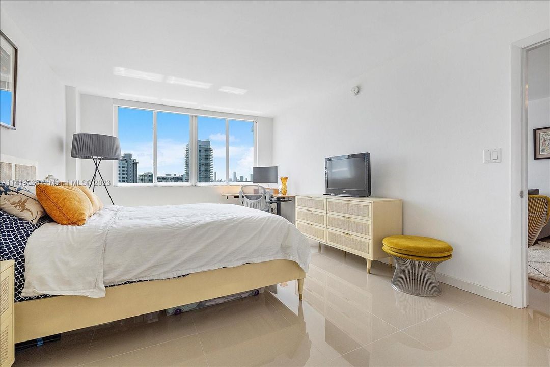 Recently Sold: $405,000 (1 beds, 1 baths, 718 Square Feet)