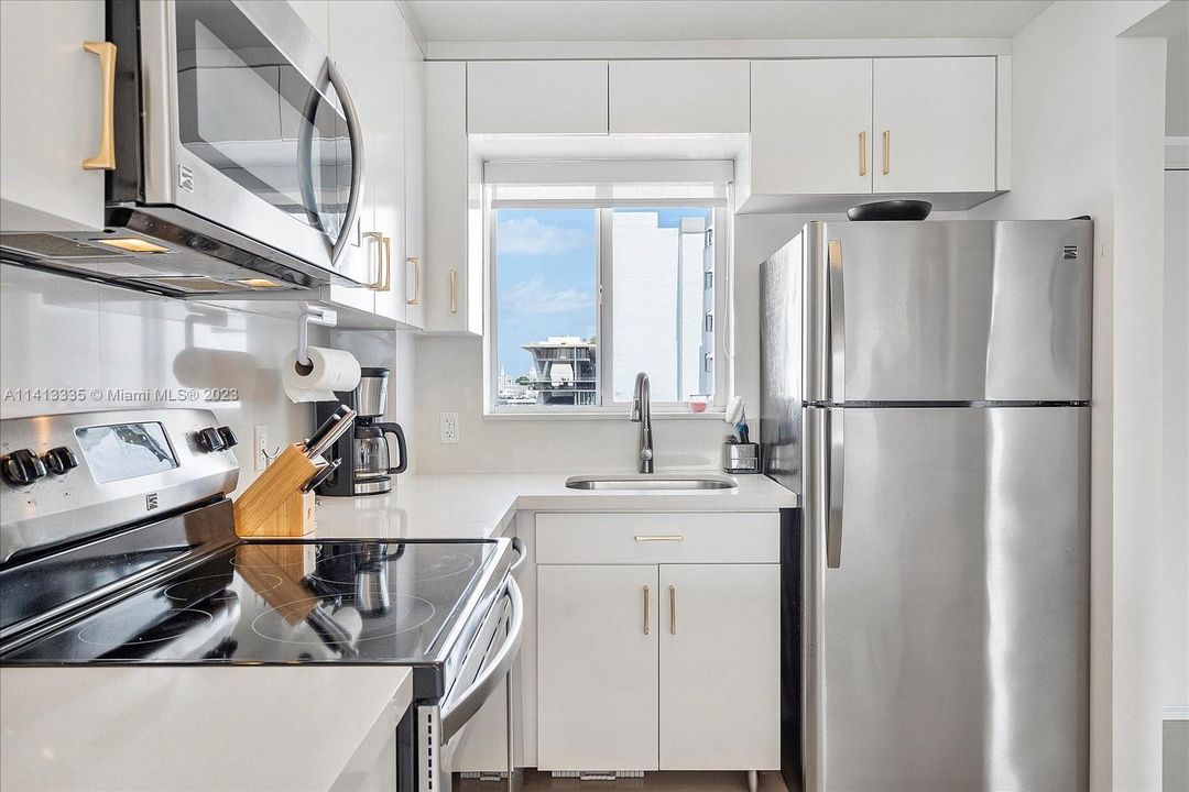 Recently Sold: $405,000 (1 beds, 1 baths, 718 Square Feet)