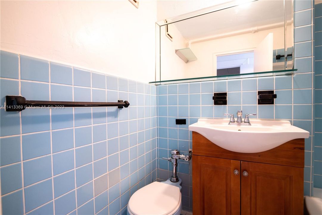 Recently Rented: $1,750 (0 beds, 1 baths, 340 Square Feet)