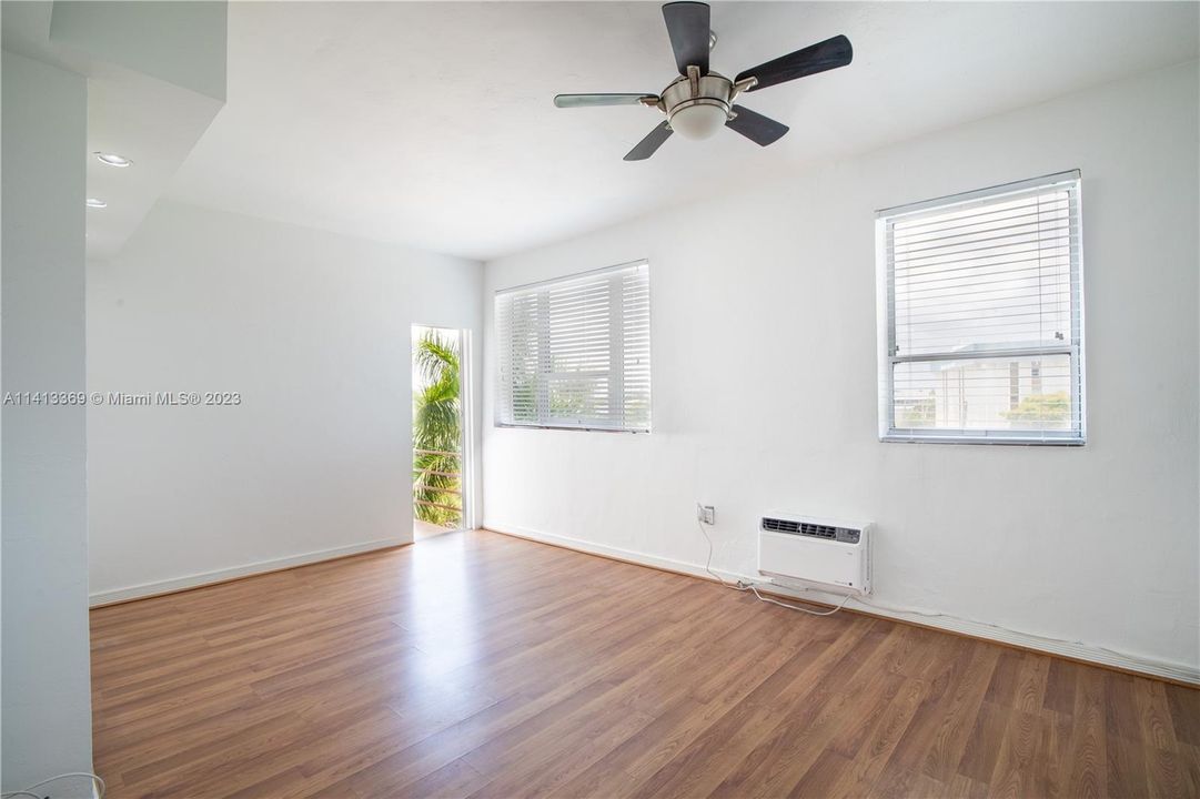 Recently Rented: $1,750 (0 beds, 1 baths, 340 Square Feet)