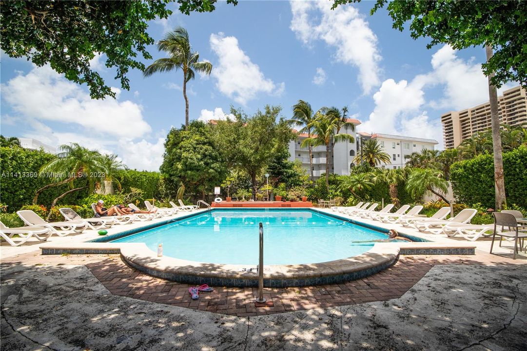 Recently Rented: $1,750 (0 beds, 1 baths, 340 Square Feet)