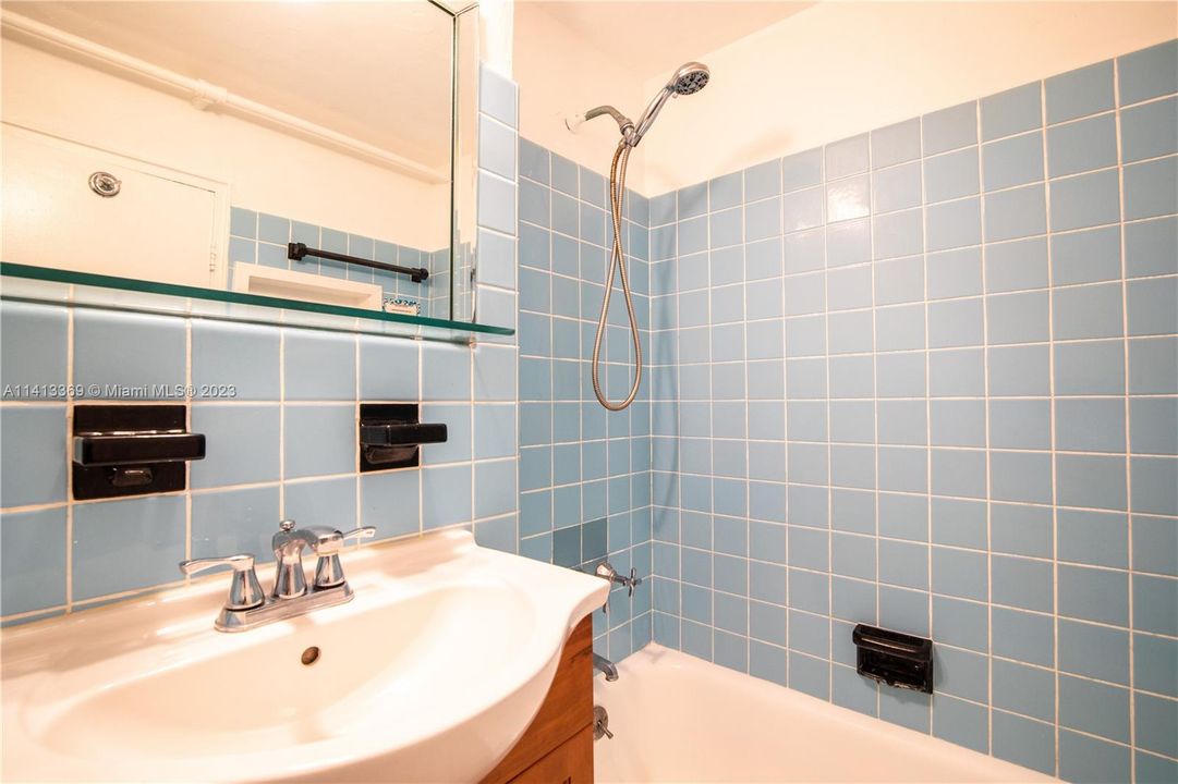 Recently Rented: $1,750 (0 beds, 1 baths, 340 Square Feet)