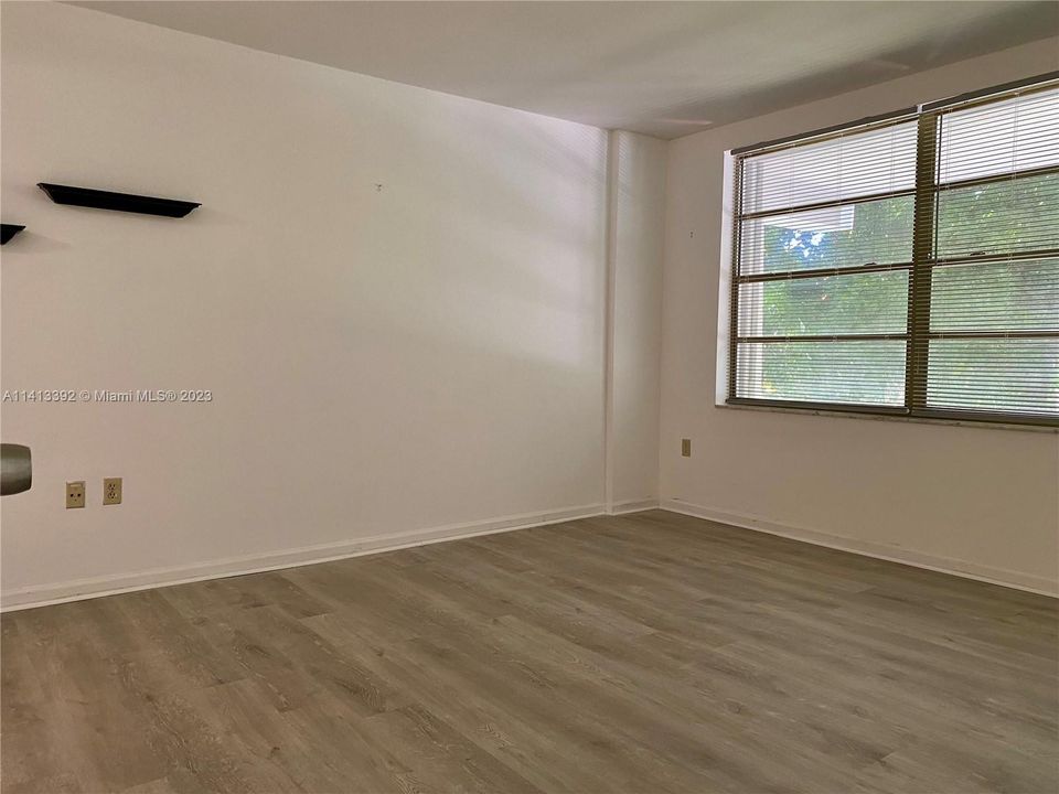 Recently Rented: $3,900 (1 beds, 1 baths, 895 Square Feet)