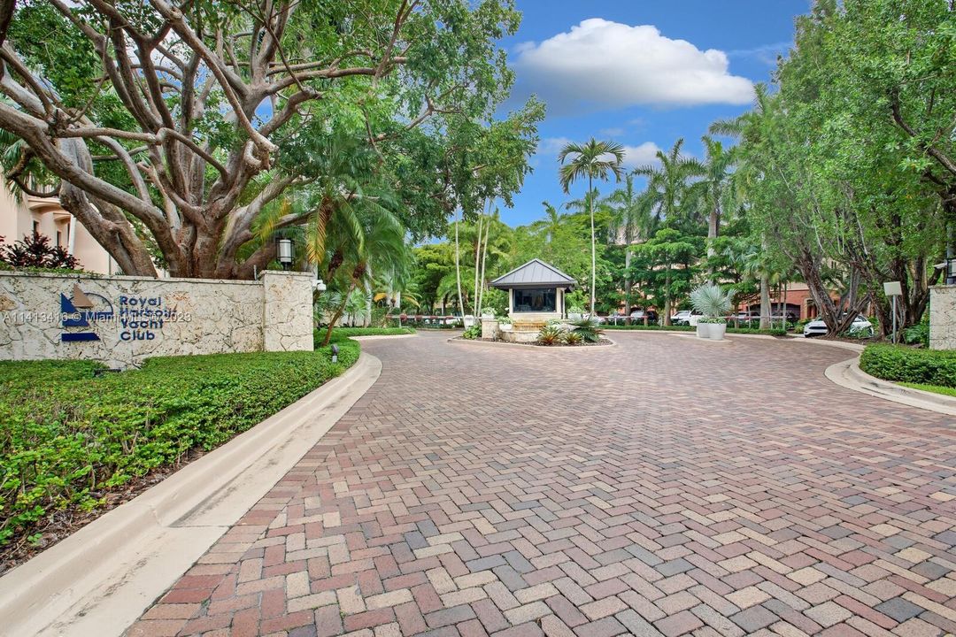 Recently Sold: $1,725,000 (5 beds, 3 baths, 3865 Square Feet)
