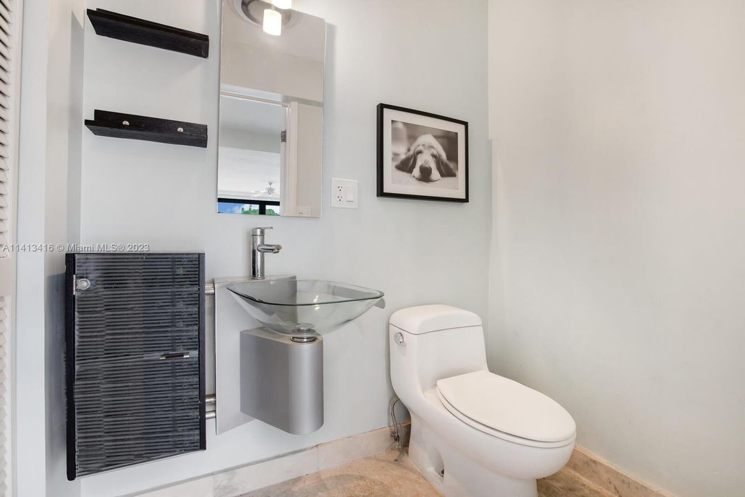 Recently Sold: $1,725,000 (5 beds, 3 baths, 3865 Square Feet)