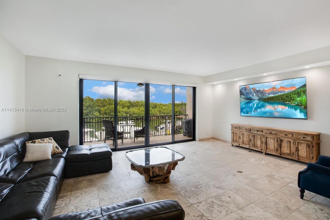 Recently Sold: $1,725,000 (5 beds, 3 baths, 3865 Square Feet)